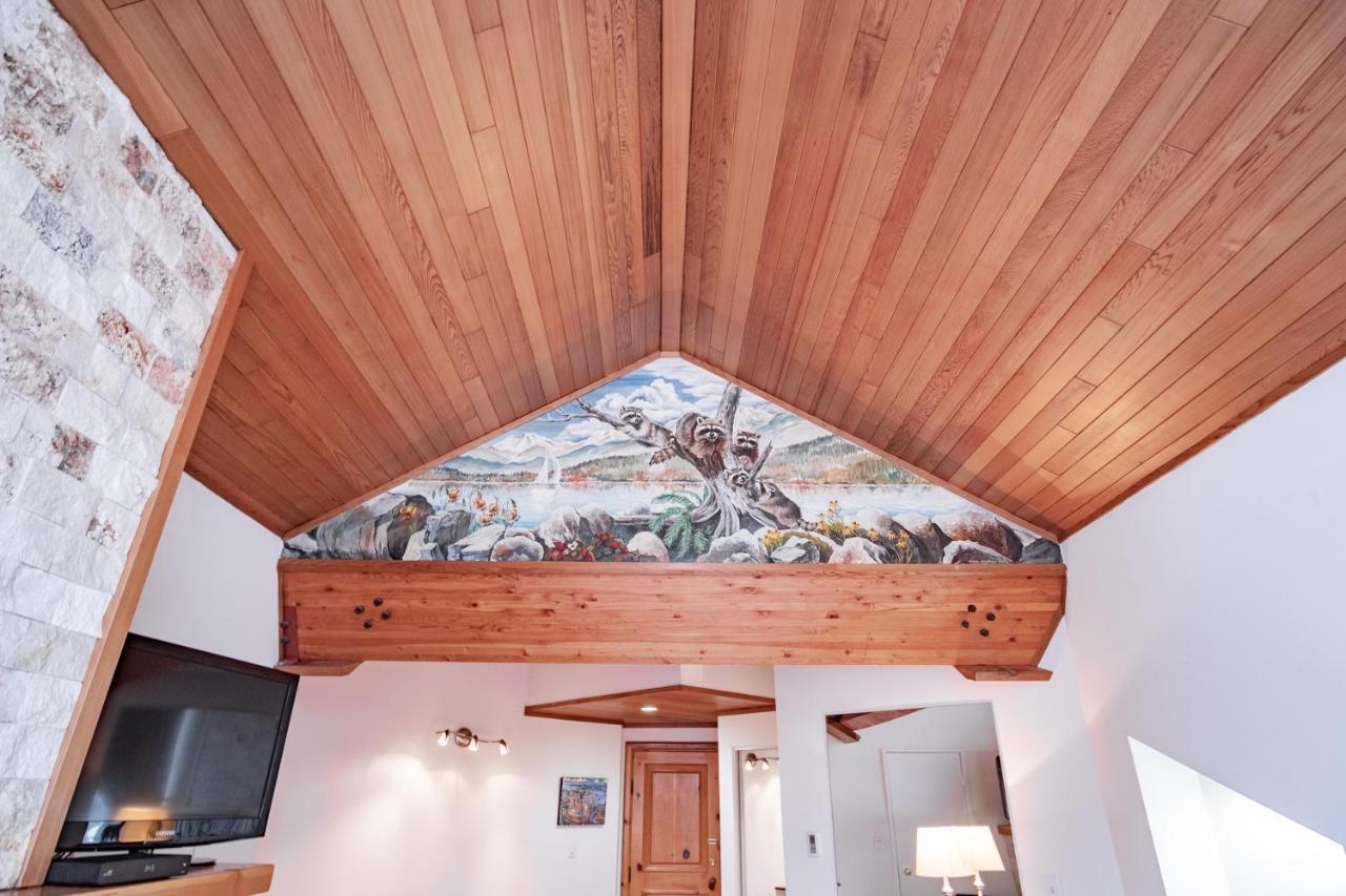 Rainbow By Outpost Whistler Villa Exterior photo