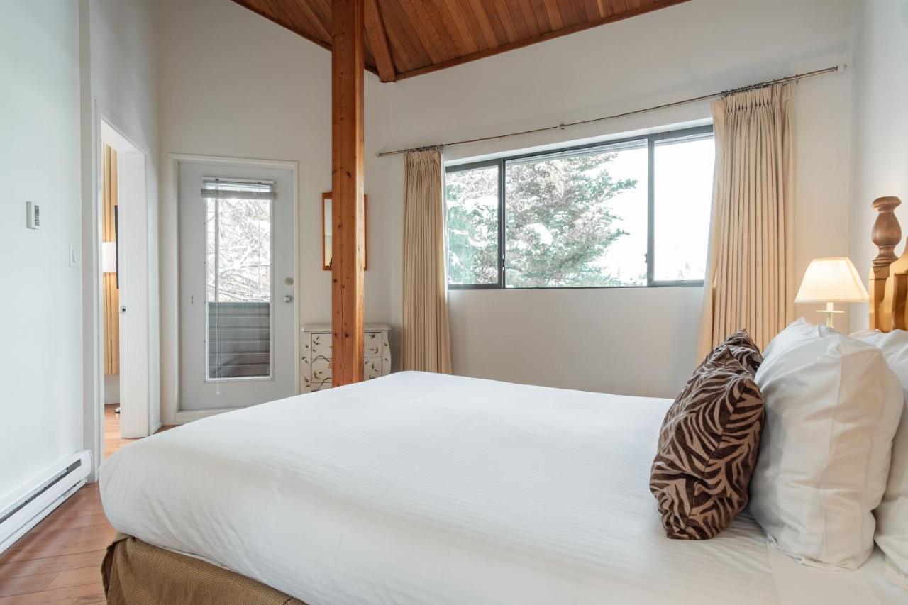 Rainbow By Outpost Whistler Villa Exterior photo