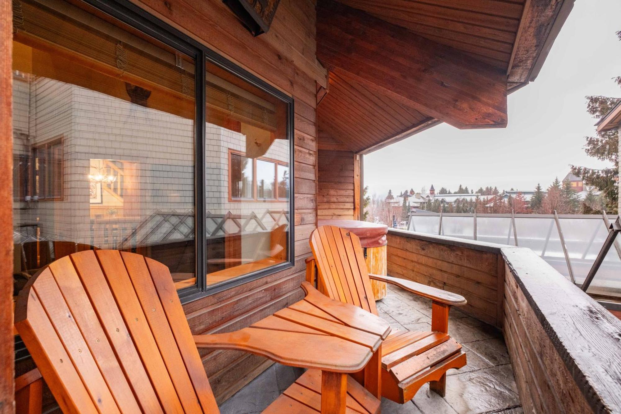 Rainbow By Outpost Whistler Villa Exterior photo